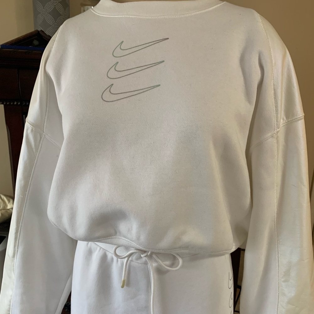 Nike Women's Sportswear Fleece Graphic Crew Sweatshirt  w/ Jogger Sweatpant